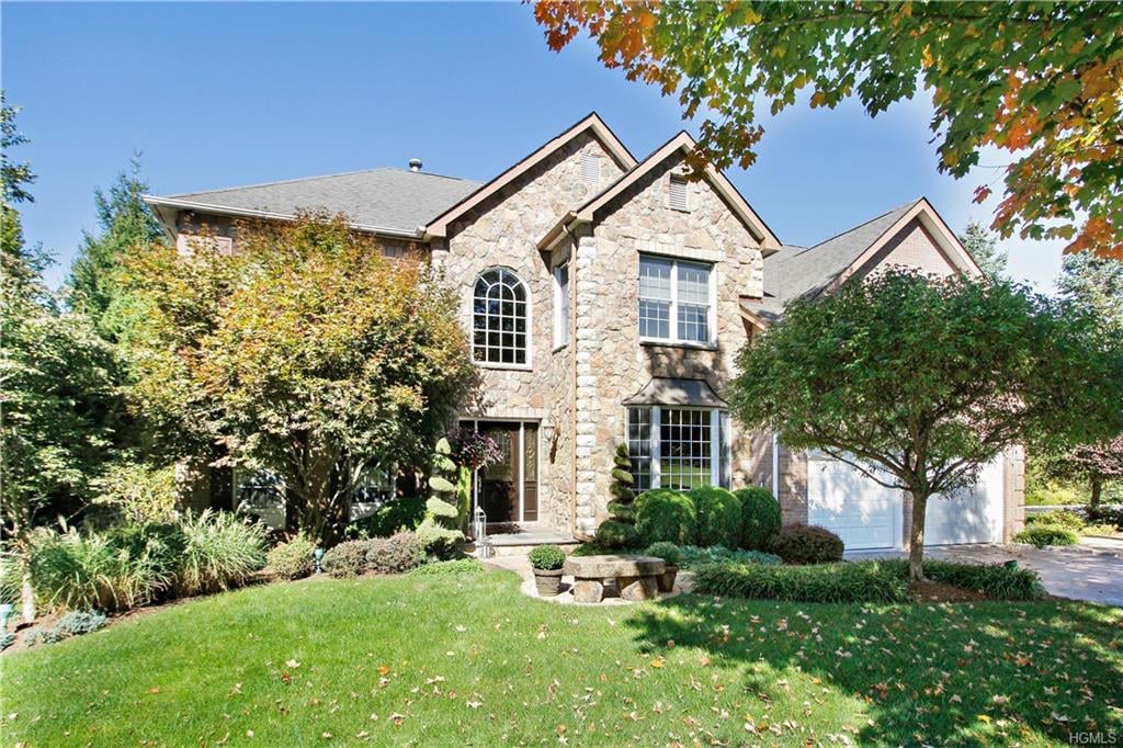 7 Carlton Dr