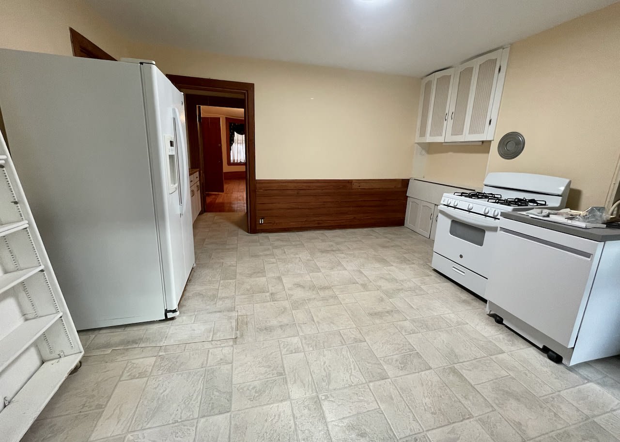 Unique Upton Street 2 bed w/ Deck, Laundry & Parking ! Available October! Utils Included! 
