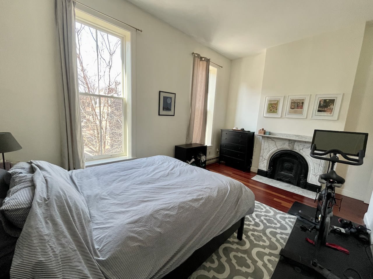 Dwight Street - Sunny 1 Bedroom 1 Bathroom w/ updated Kitchen! Available JUNE! 