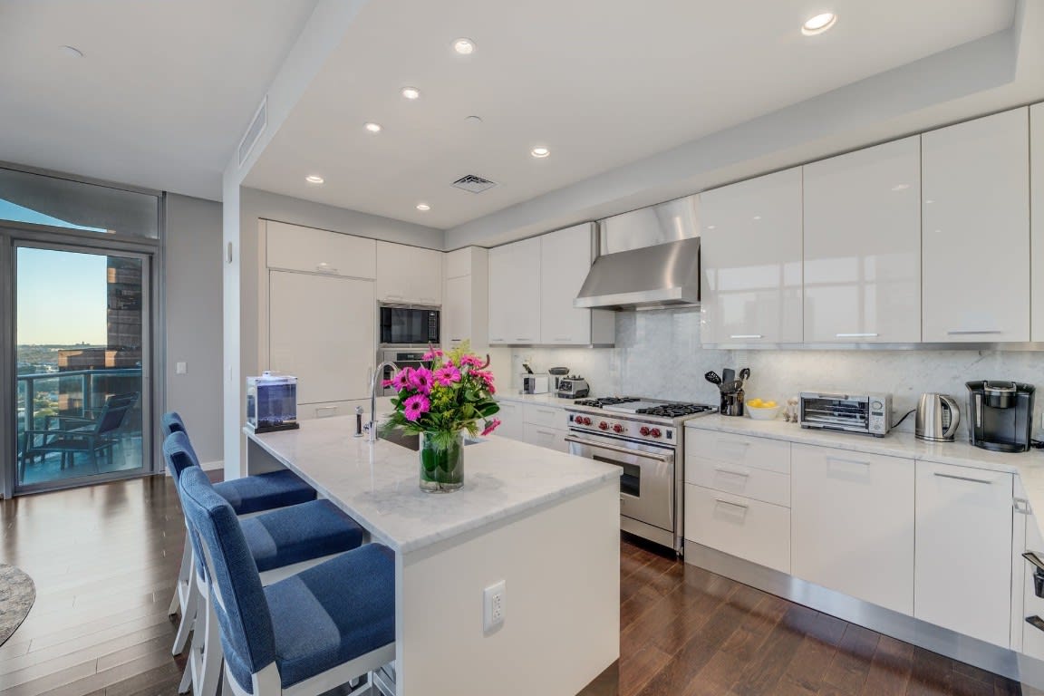 200 Congress Ave, #23F