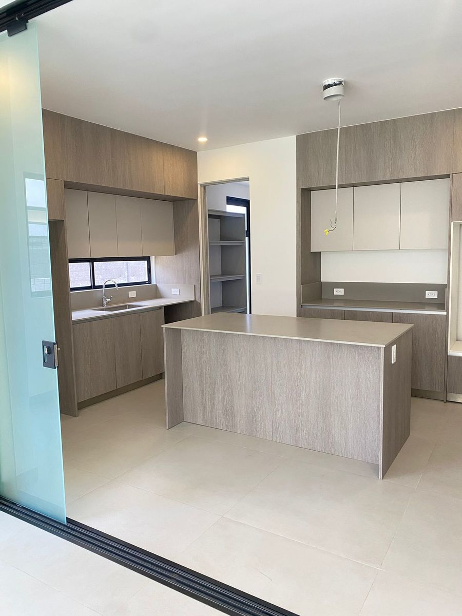 Gated Contemporary Family Home, Santa Ana, San Jose