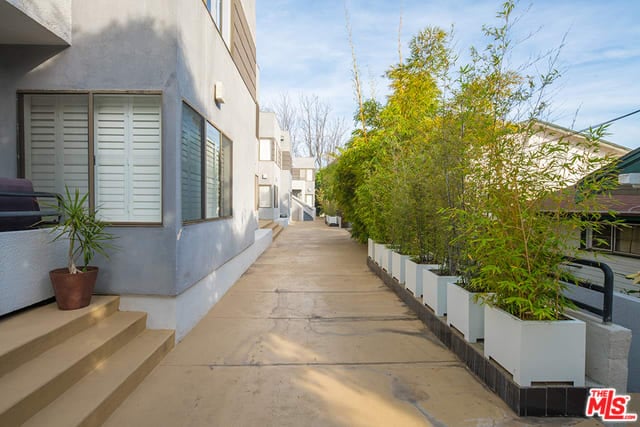 360 S Los Robles Ave #11