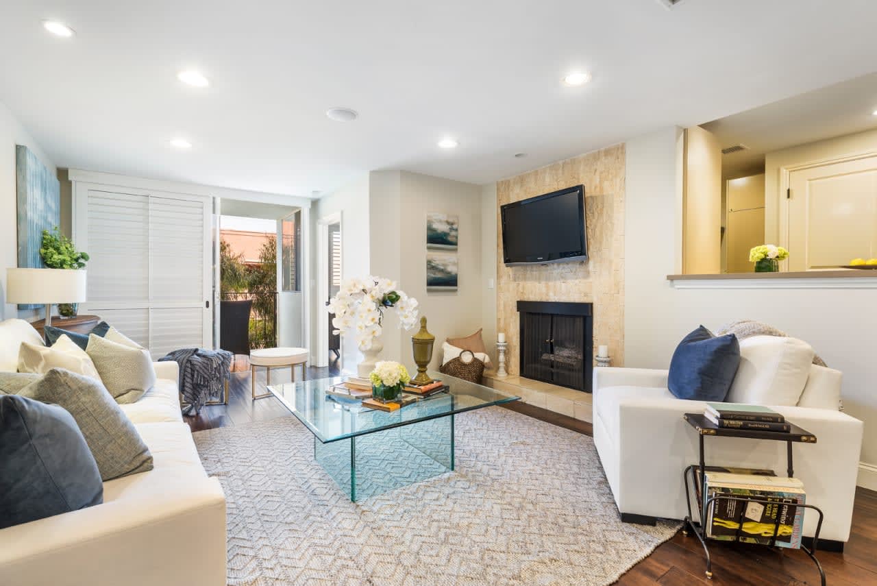 137 S Palm Drive #406