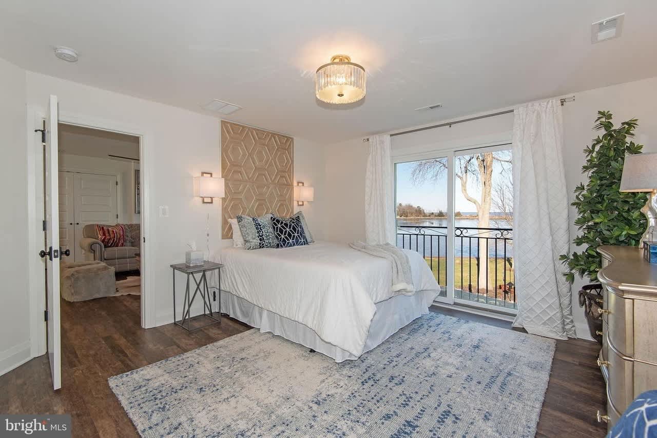1502 Columbia Cove Ct