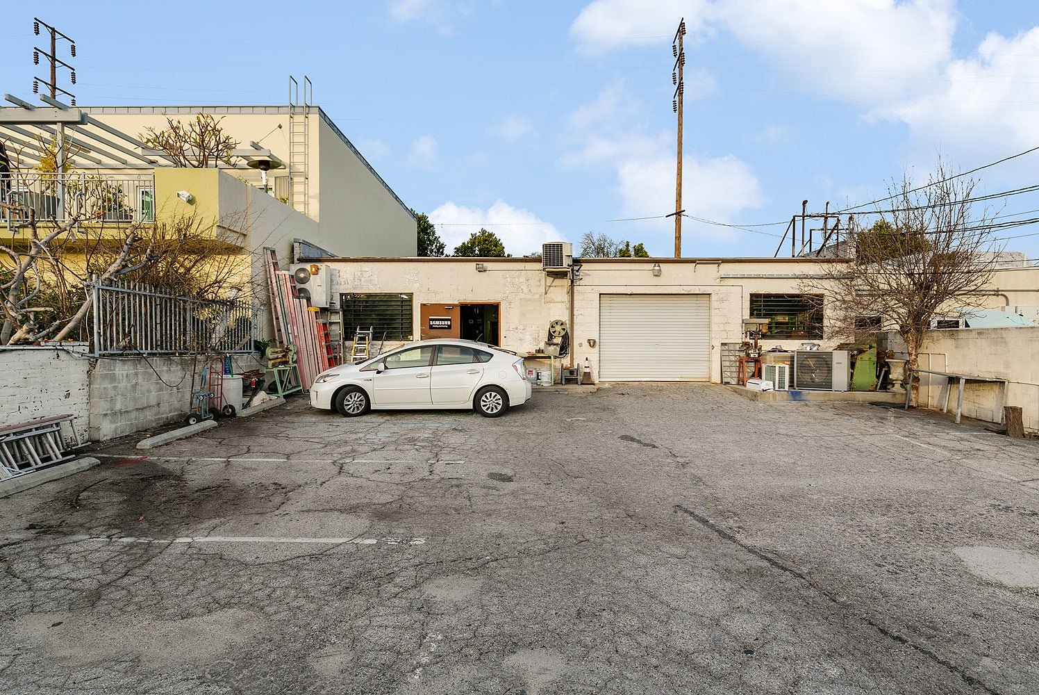 1550 Victory Blvd.
