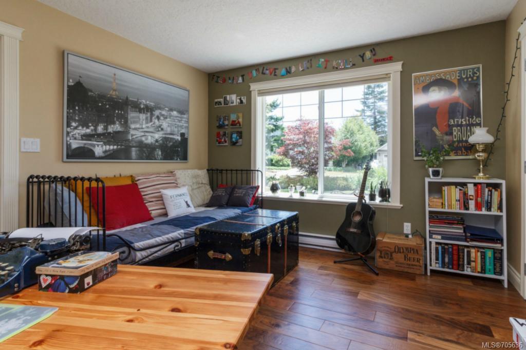 744 Claremont Ave, Saanich