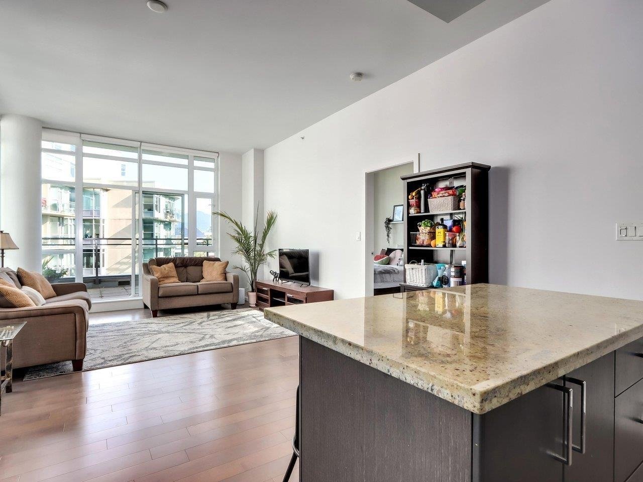 801-63 W 2nd Ave