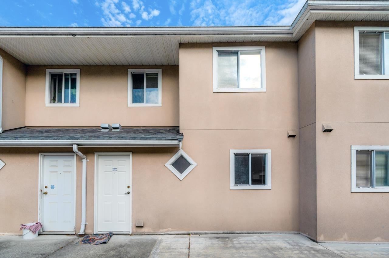 211-2211 No. 4 Rd