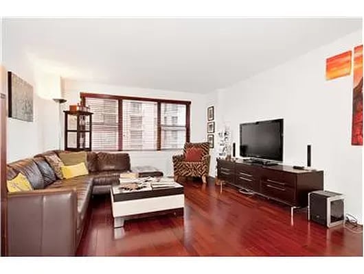 201 East 25th Street Unit: 4F