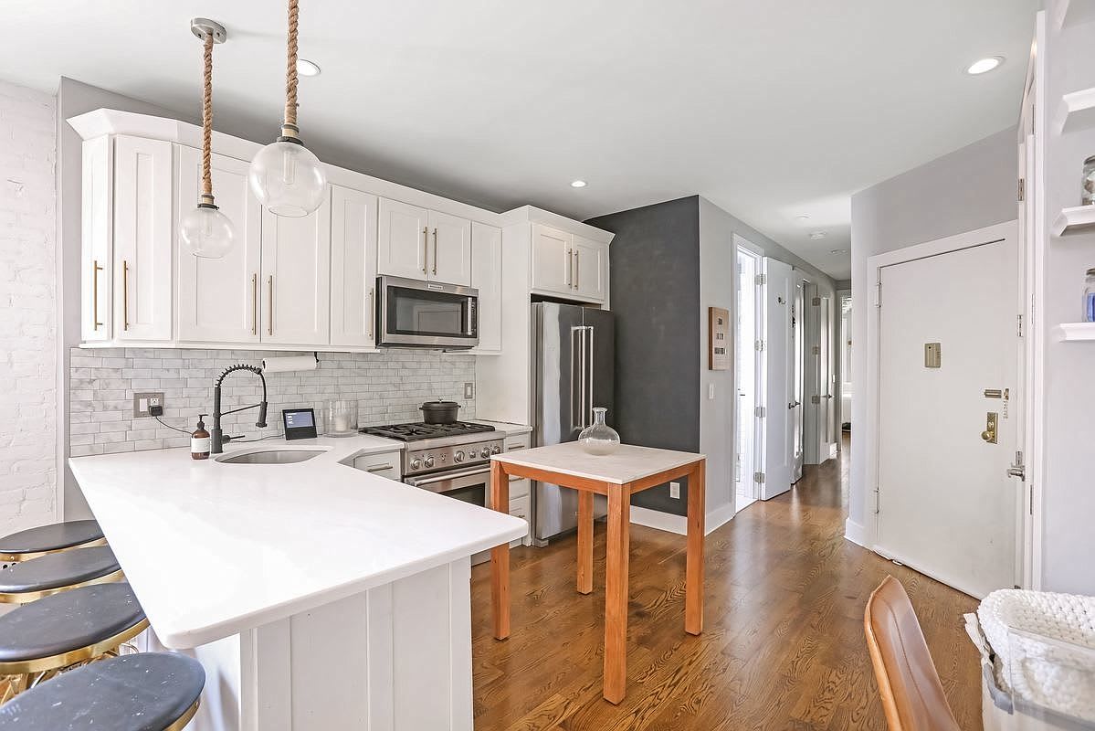 214 W 85th St APT 4W