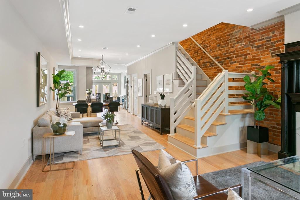 39 Adams St NW