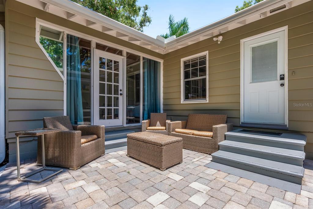 1734 Bahia Vista St