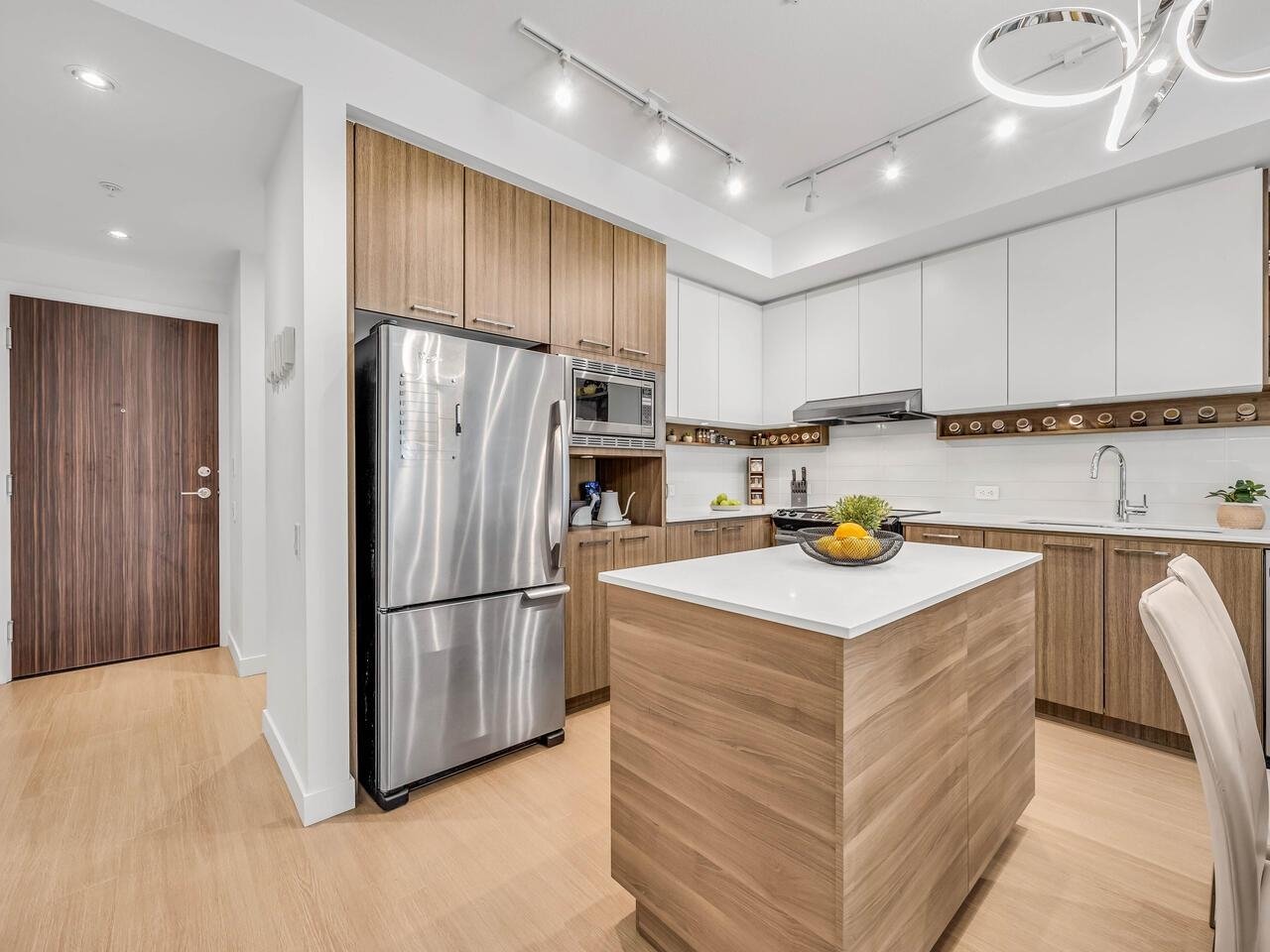 217-618 Como Lake Ave