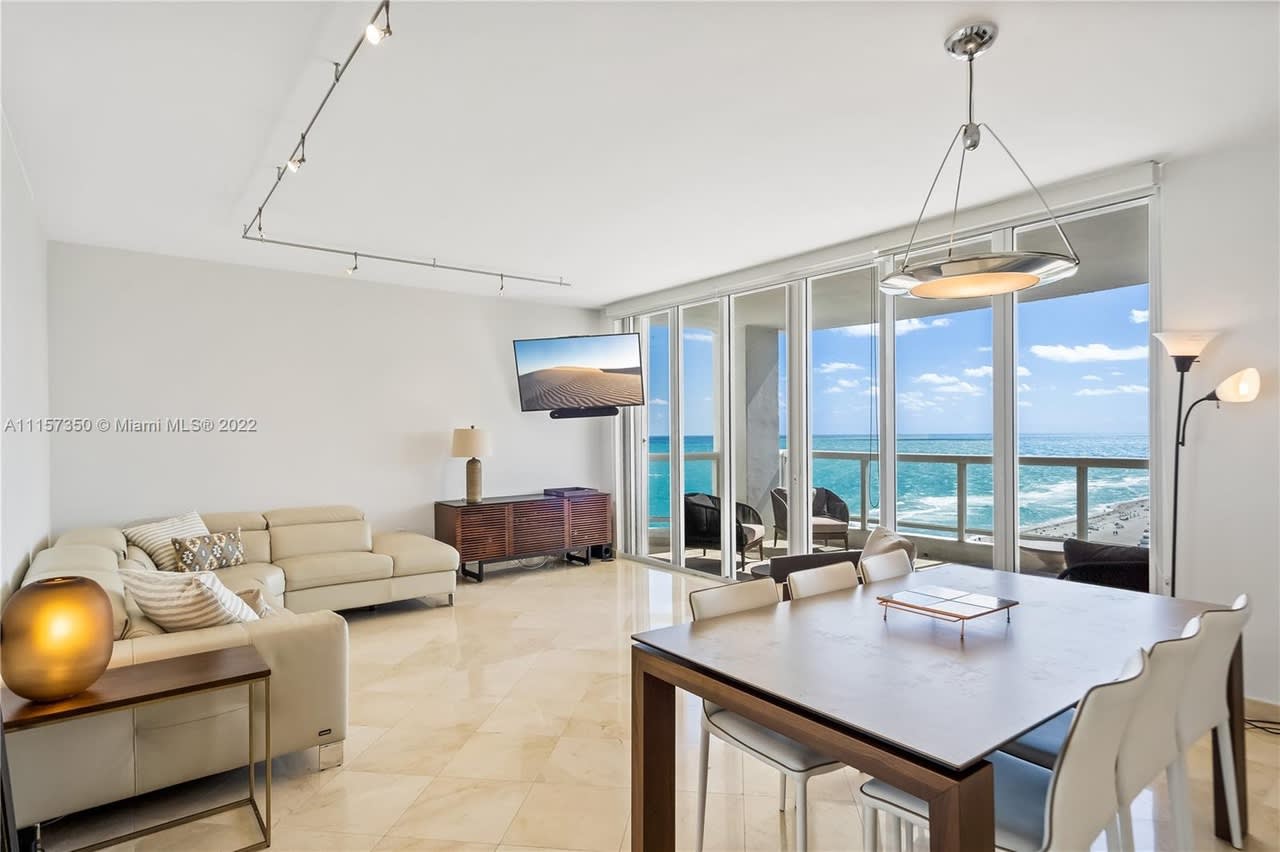 4201 Collins Ave #1601