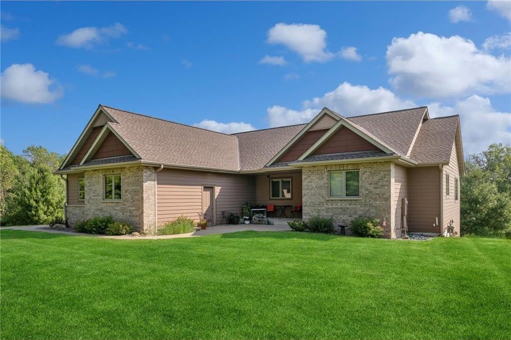 3711 Bavaria Rd, Chaska MN