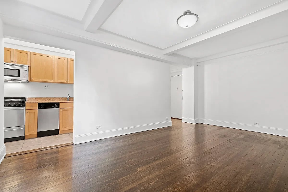 304 W 75th St APT 3C