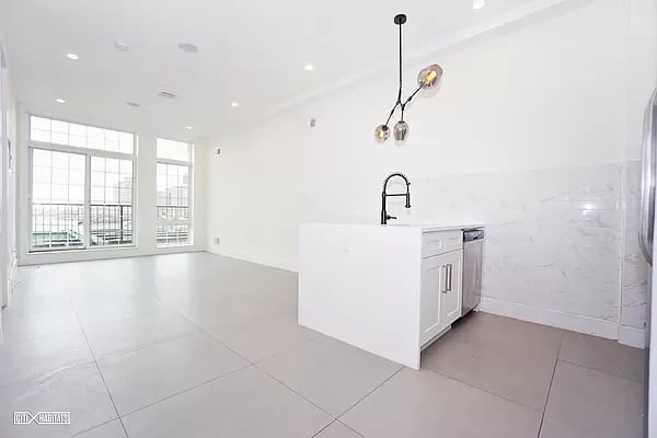1163 Myrtle Avenue Unit: 4R