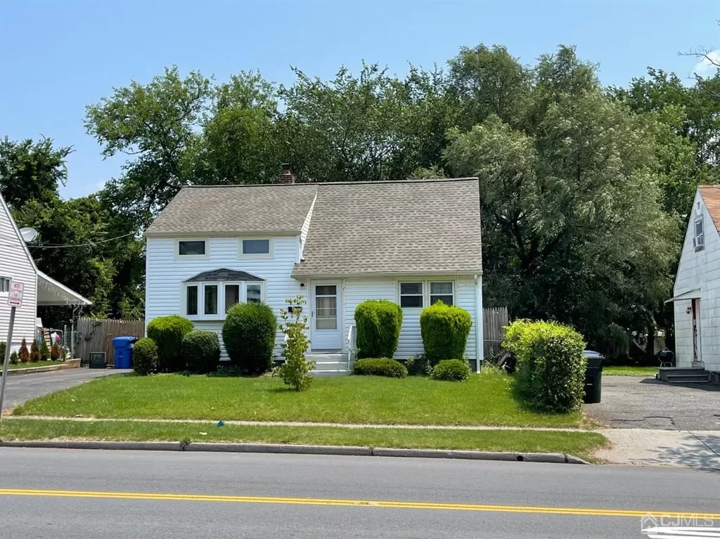 218 Wood Ave
