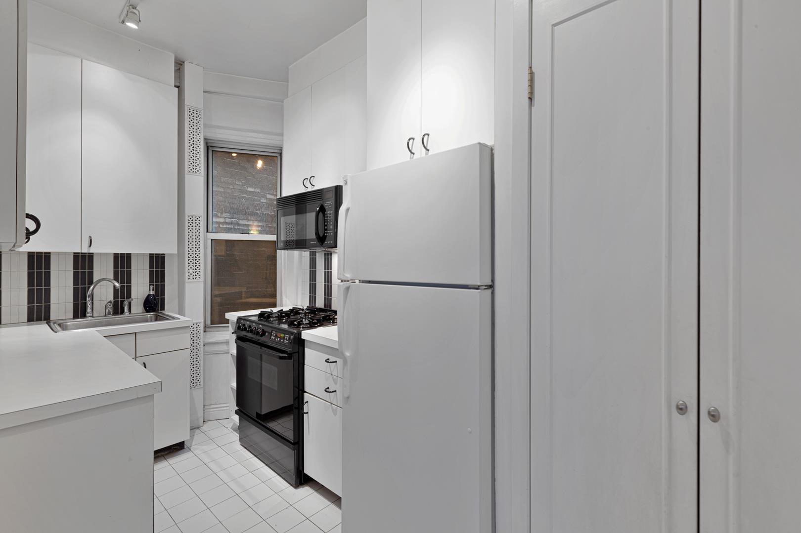 25 West 64th Street, Apt 3-A
