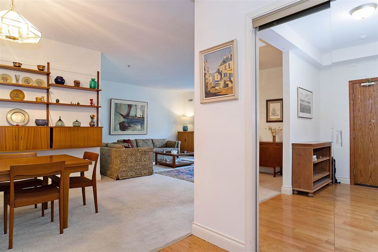 110-3777 W 8th Ave