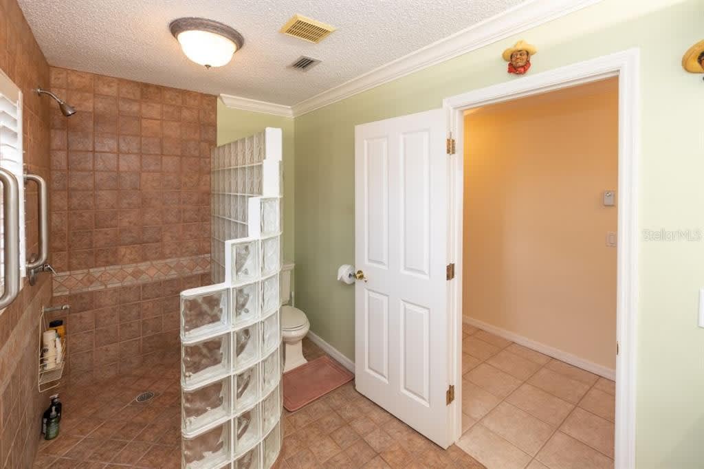 2287 Bayshore Rd