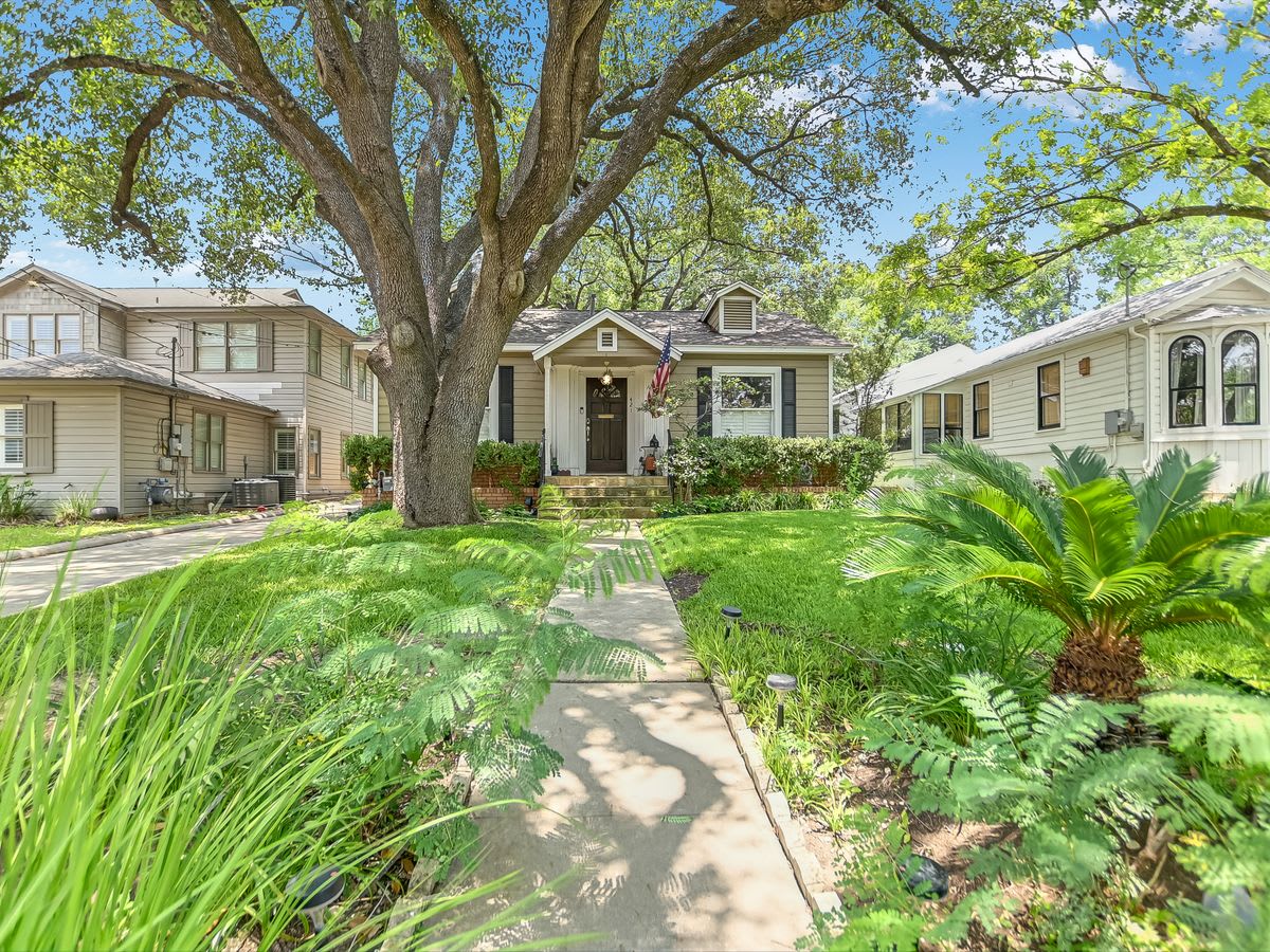 421 Ogden Ln - Alamo Heights