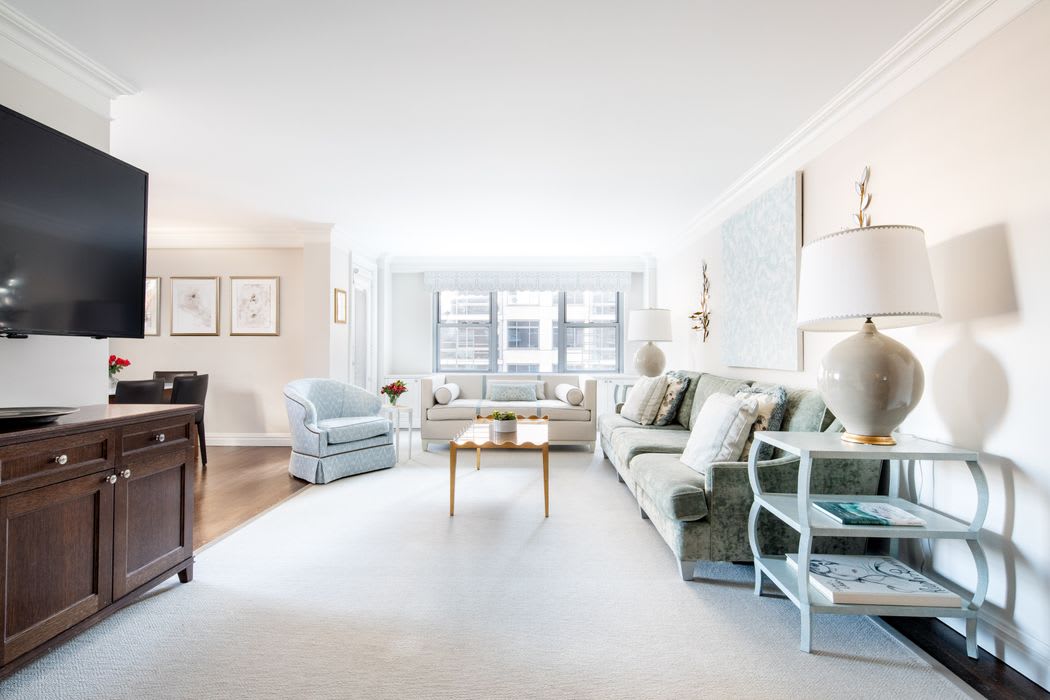 High Floor Gracious Living Lenox Hill, 360 East 72nd Street, Unit B1110