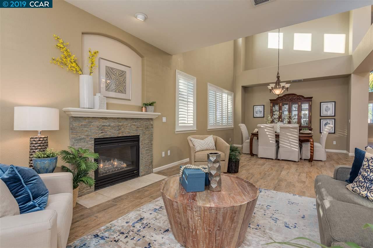 1449 Pinegrove Way