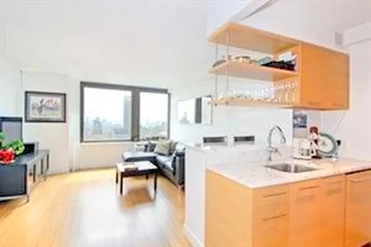 100 West 39th Street Unit: 37H