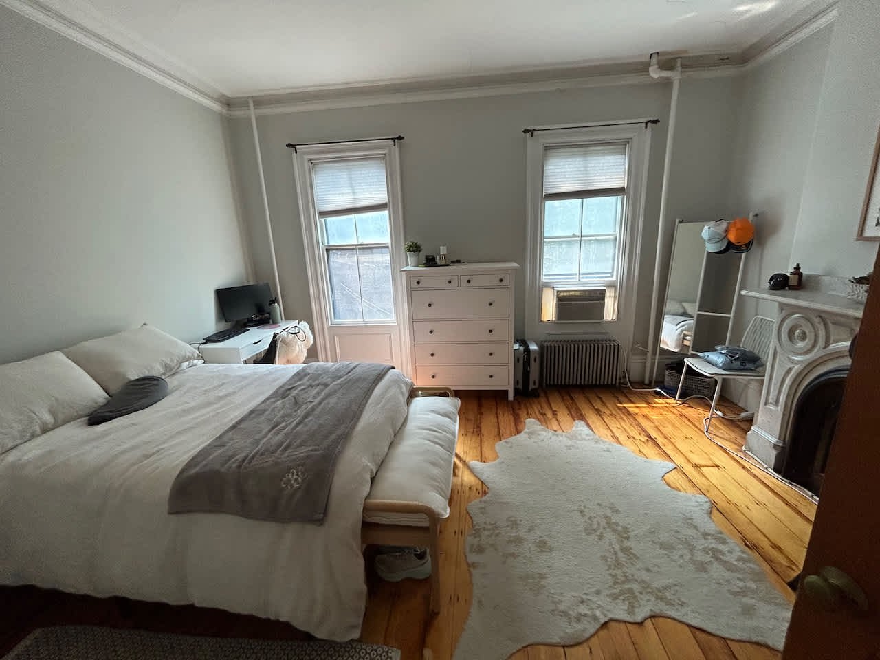 Appleton Street -SEPTEMBER 1 - Parlor 1 bed 1 bath - heat and hot water included - PETS NEGOTIABLE! 