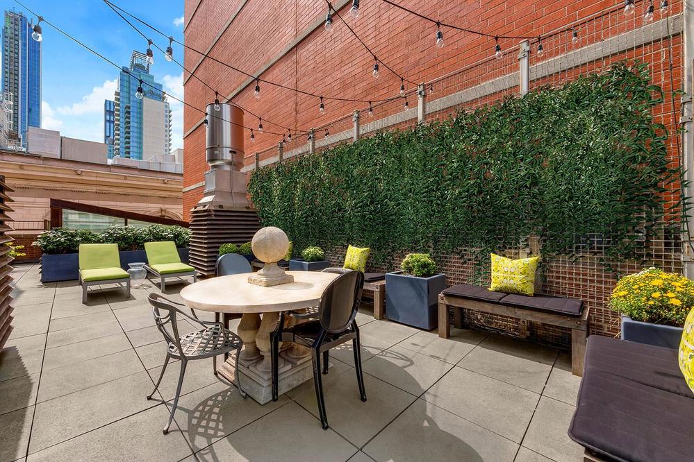 7 E 35th St Unit: PH-16F