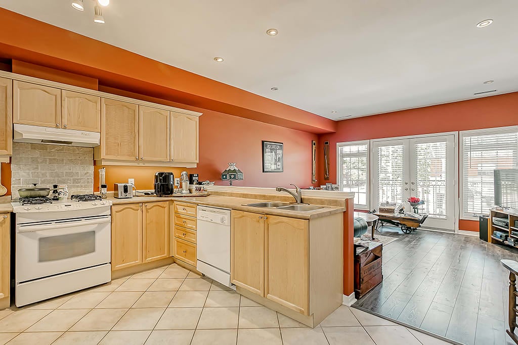 92 Lakeshore Rd W 9