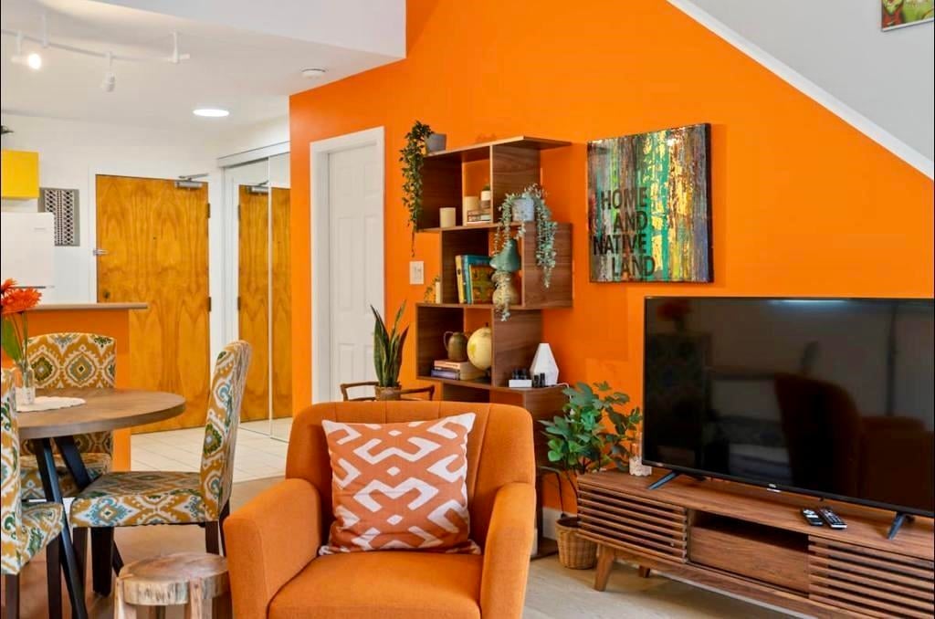 303-2458 York Ave Ave