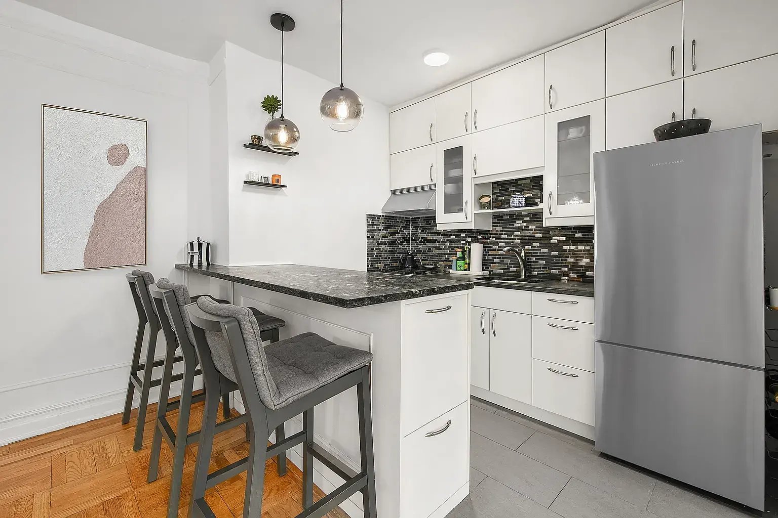 210 6th Ave, #4G