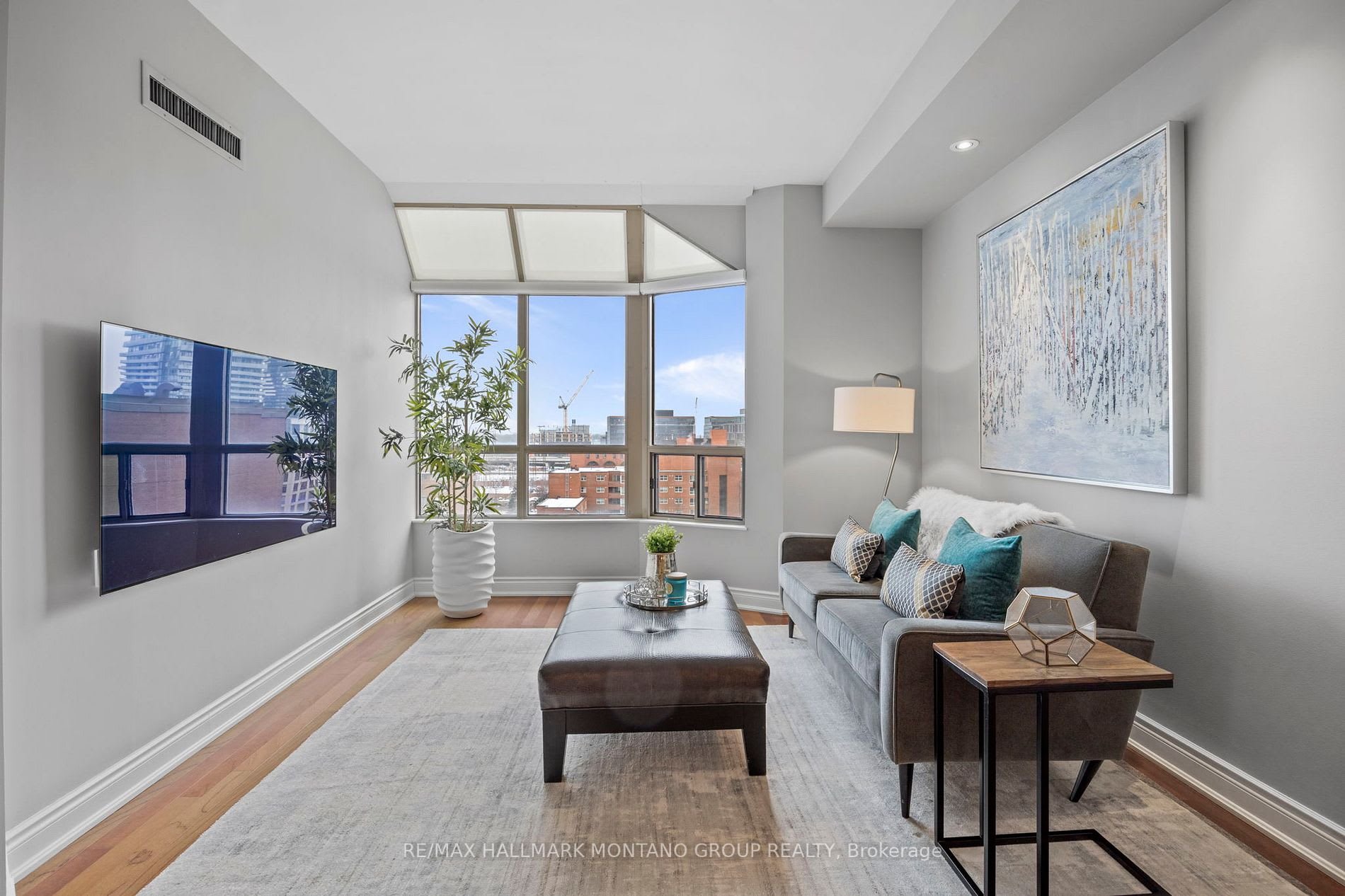 PENTHOUSE ON THE FINANCIAL DISTRICT