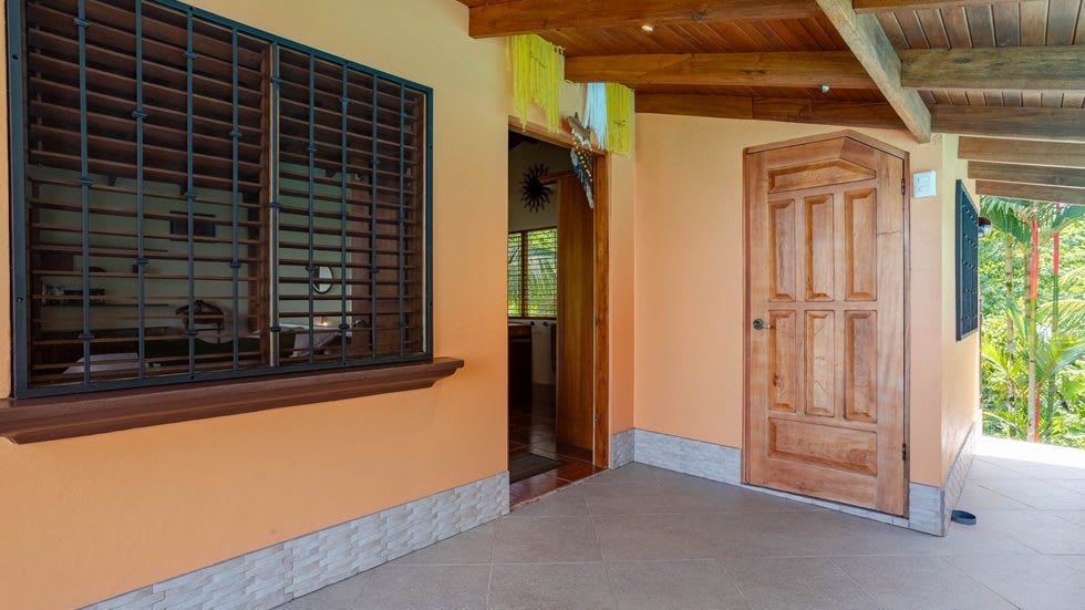 Home with White Water Views and Easy Access in Ojochal
