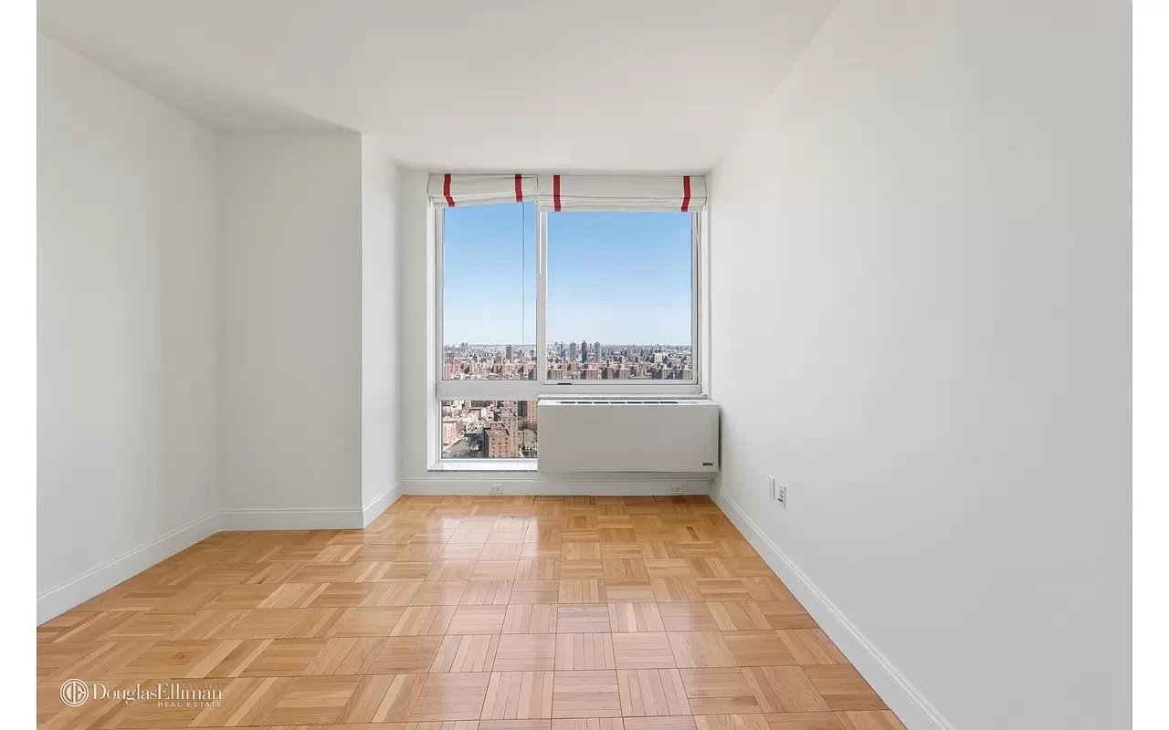 215 East 96th Street Unit: 33B