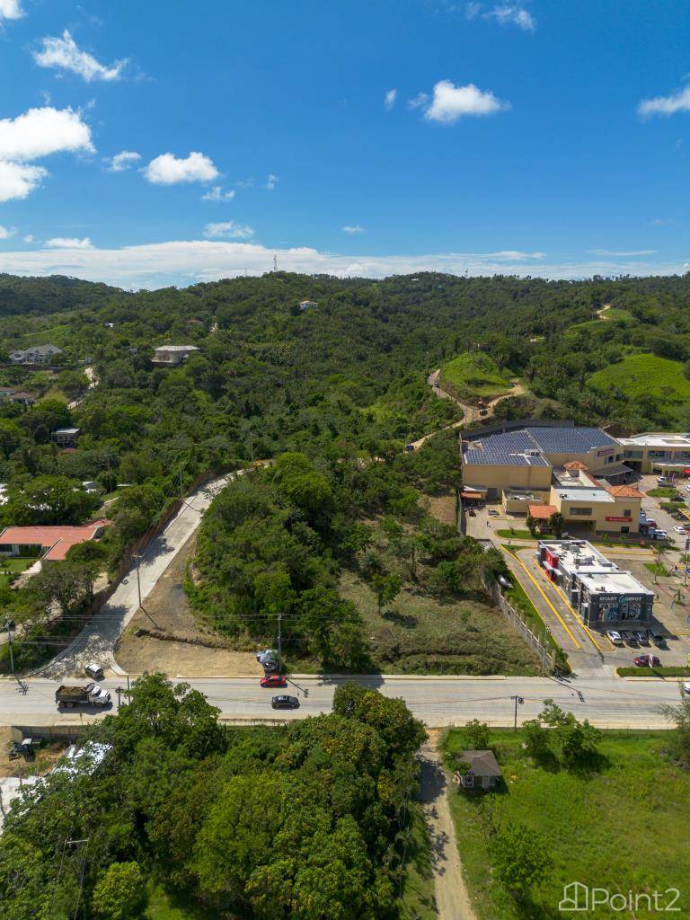 1.9 Acres Roadfront French Harbour, Roatán