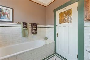 1636 Hollywood Cres