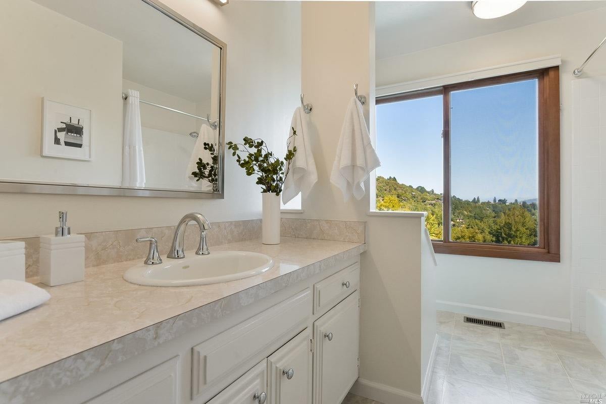 16 Manzanita Pl