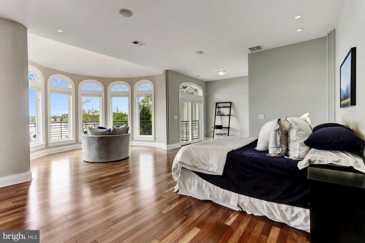 3 Deepwater Ct