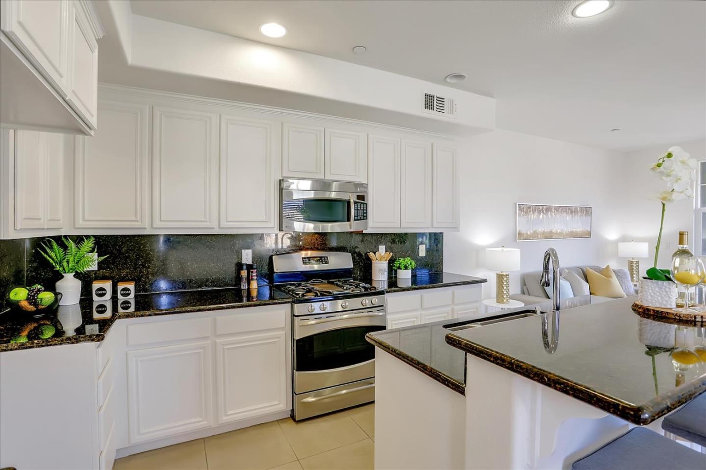 1816 Snell Pl
