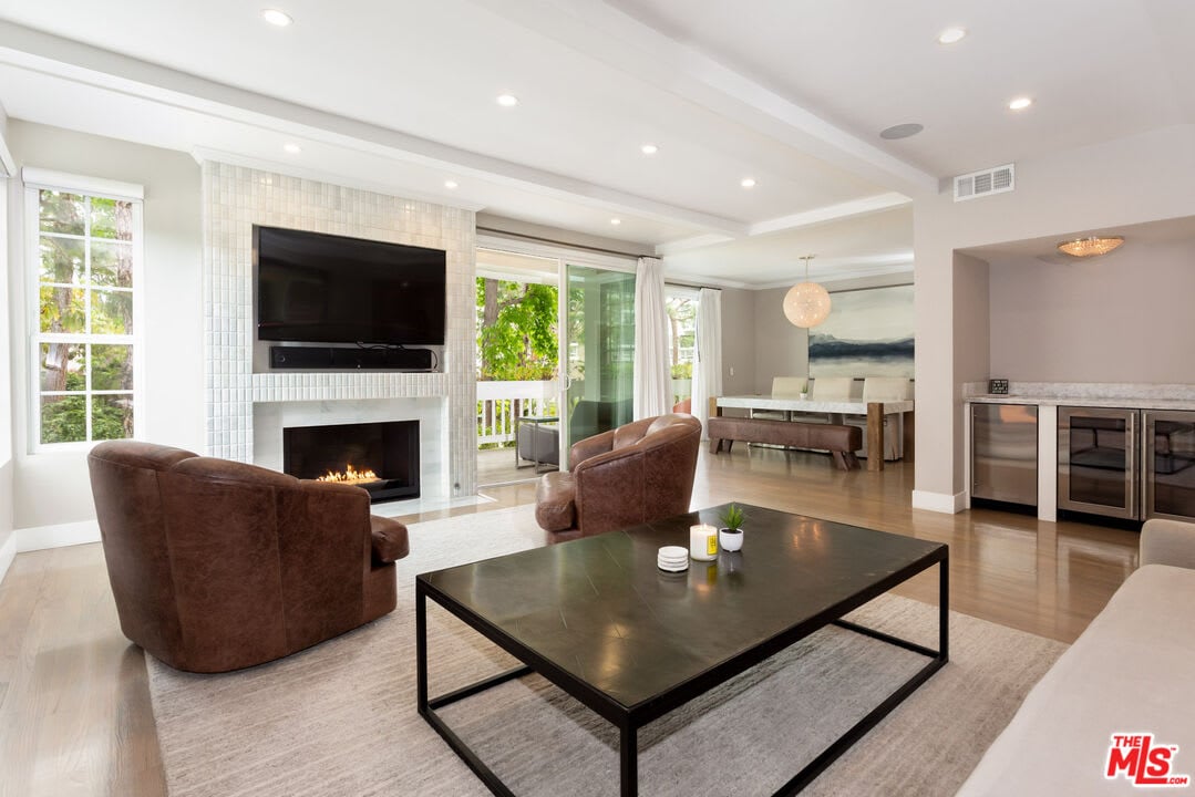 4338 Redwood Ave #B116