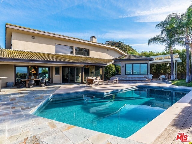 8283 Skyline Dr