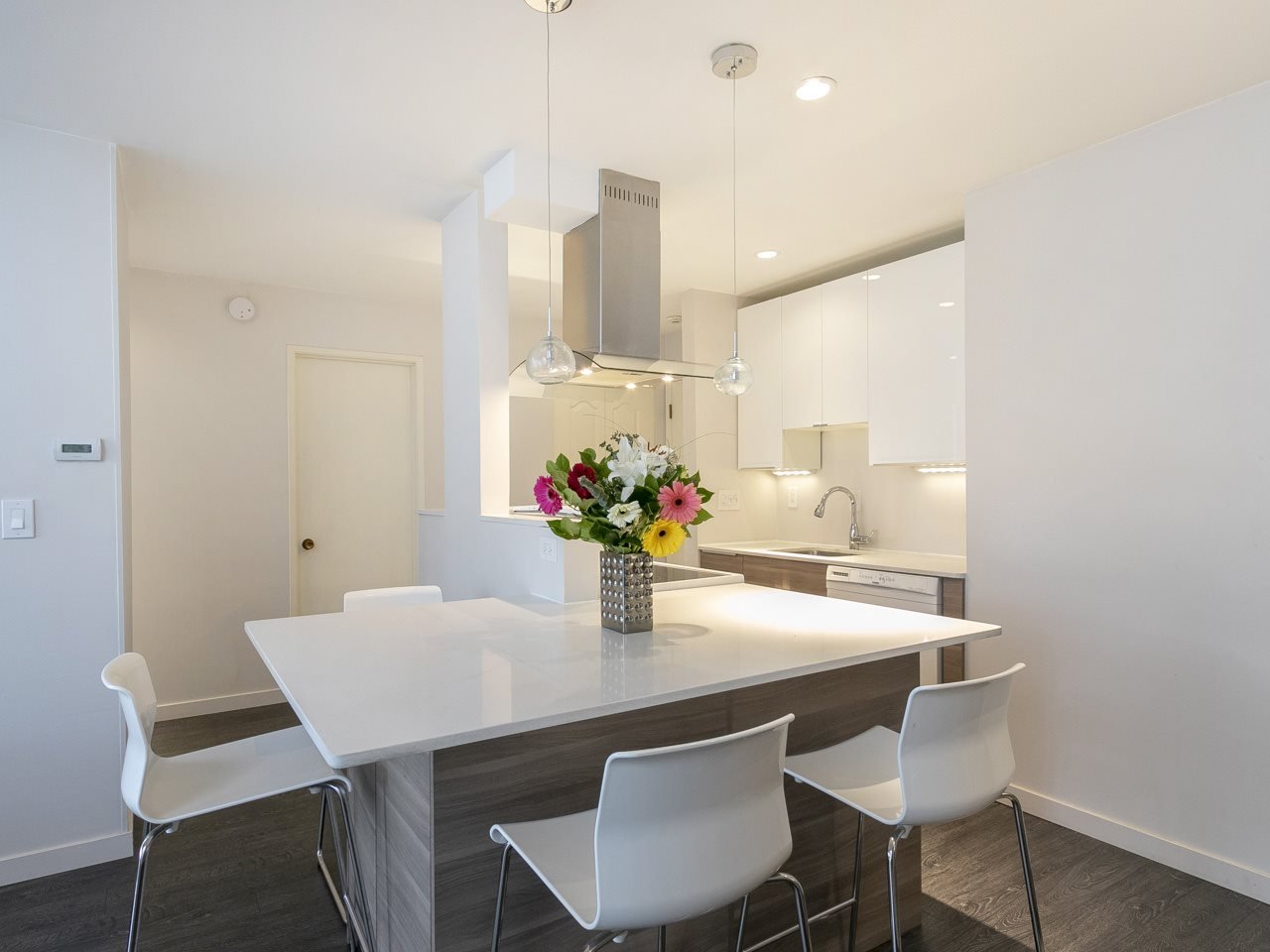 308-330 E 7th Ave