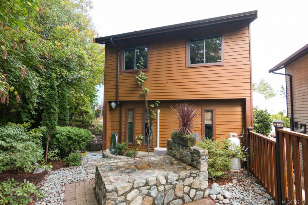28 Falstaff Pl