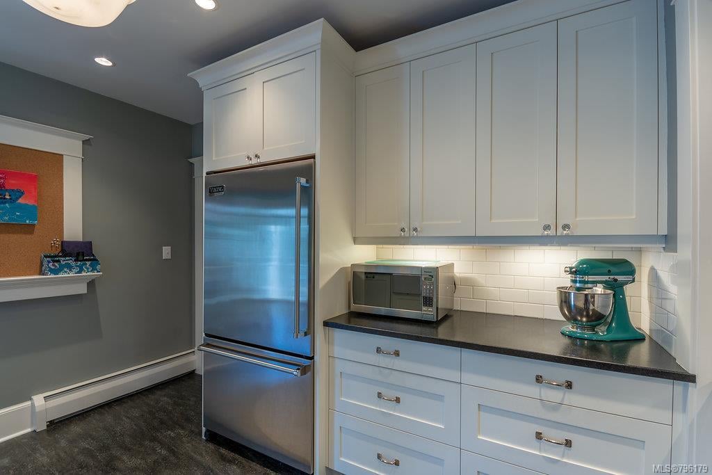 1139 Camrose Cres