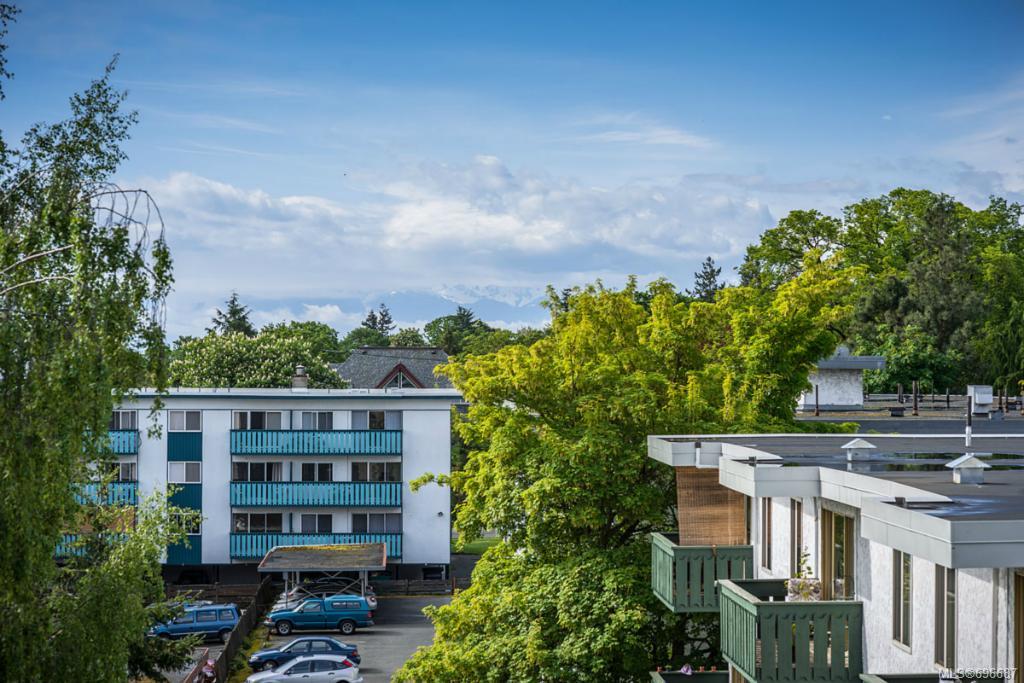 514-1745 Leighton Rd, Victoria