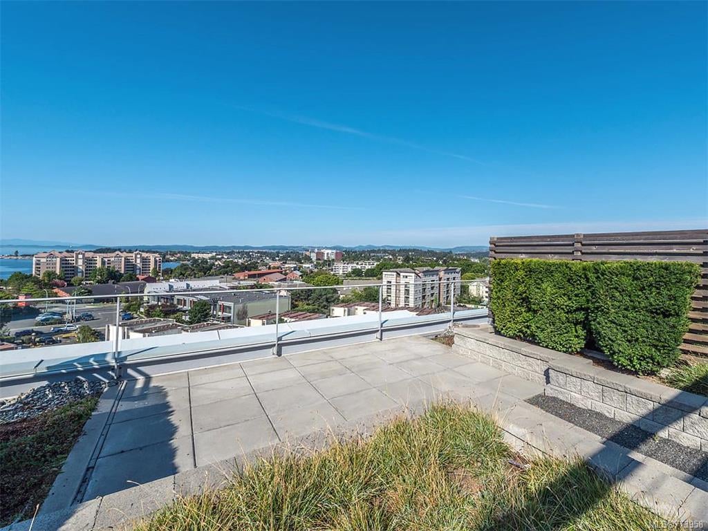 502-373 Tyee Rd
