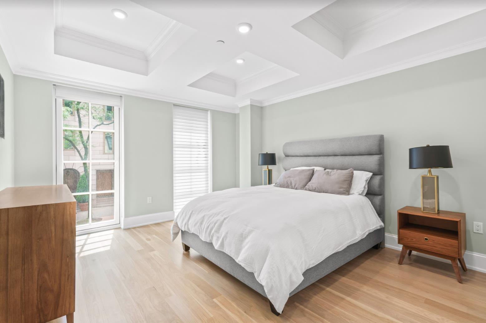 227 East 67th Street, Apt M-1